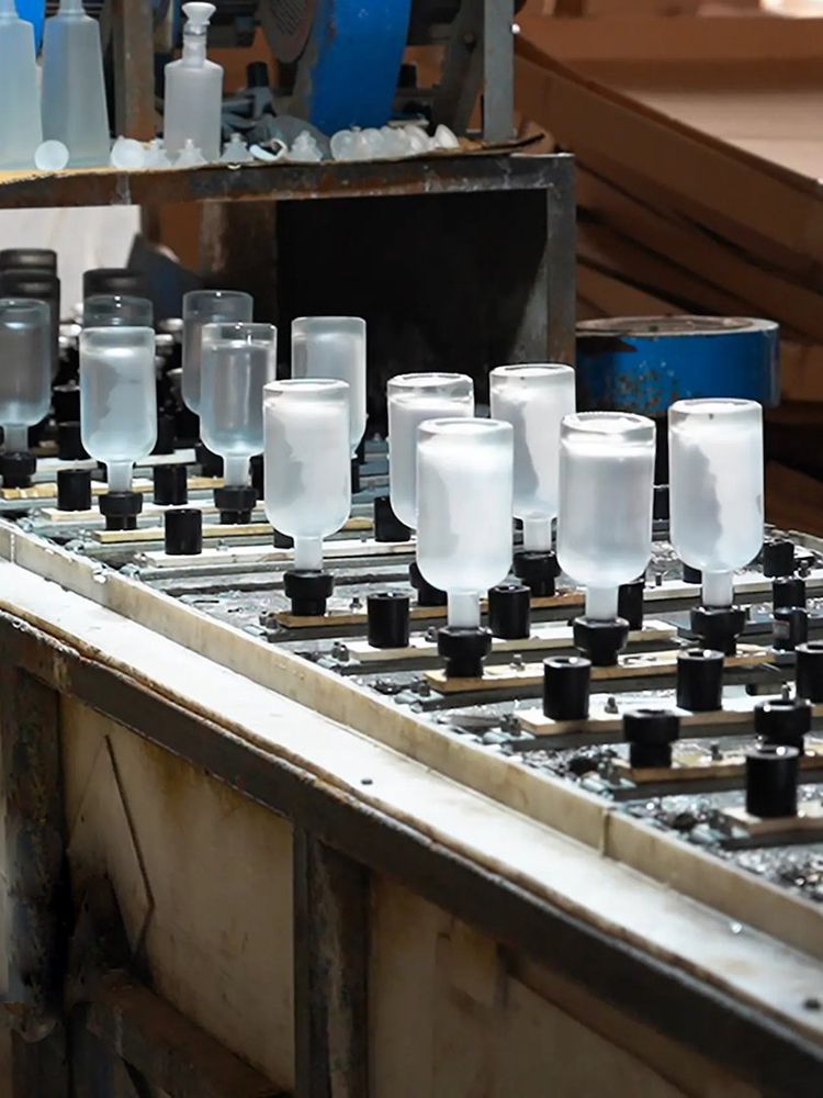 Werkstatt zur Verarbeitung von Milchglasflaschen